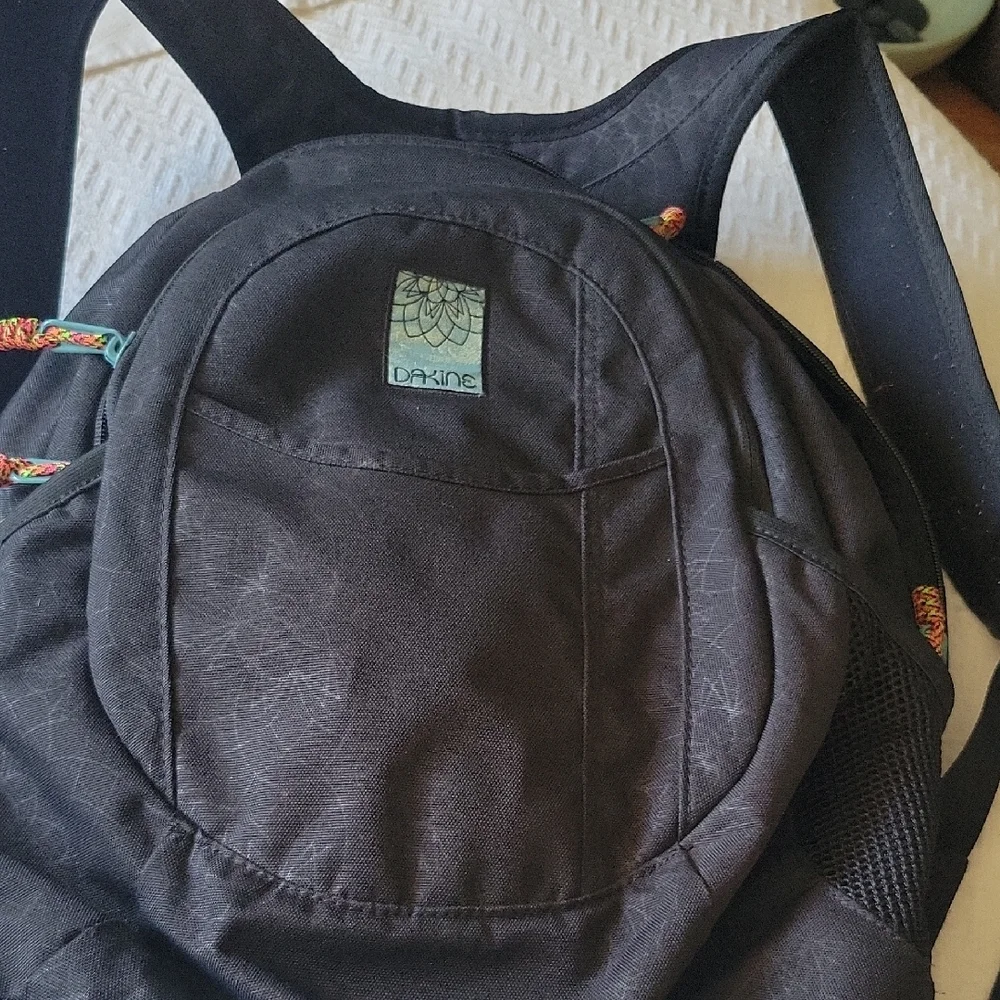 Dakine Charcoal Backpack with floral pattern and Turquoise zippers - Picture 1 of 10